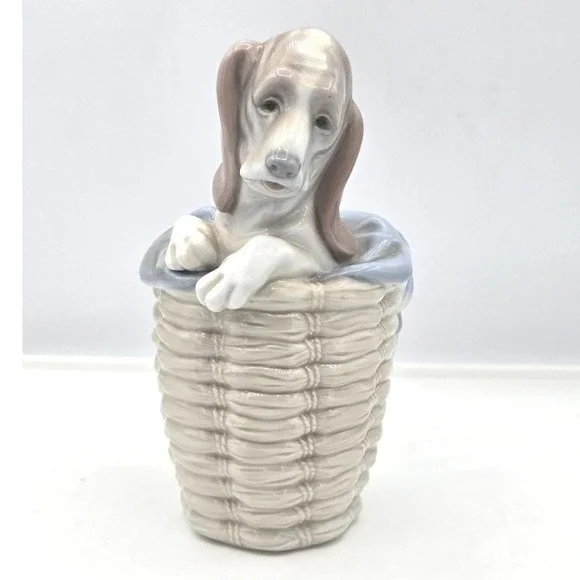 Lladro Spain Porcelain Figurine Basset Hound‎ Puppy in Basket #1130 Vintage