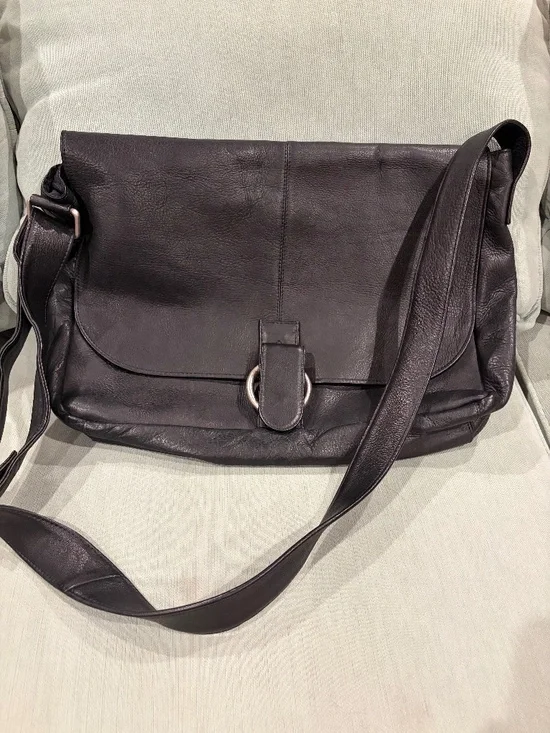 Leather messenger bag