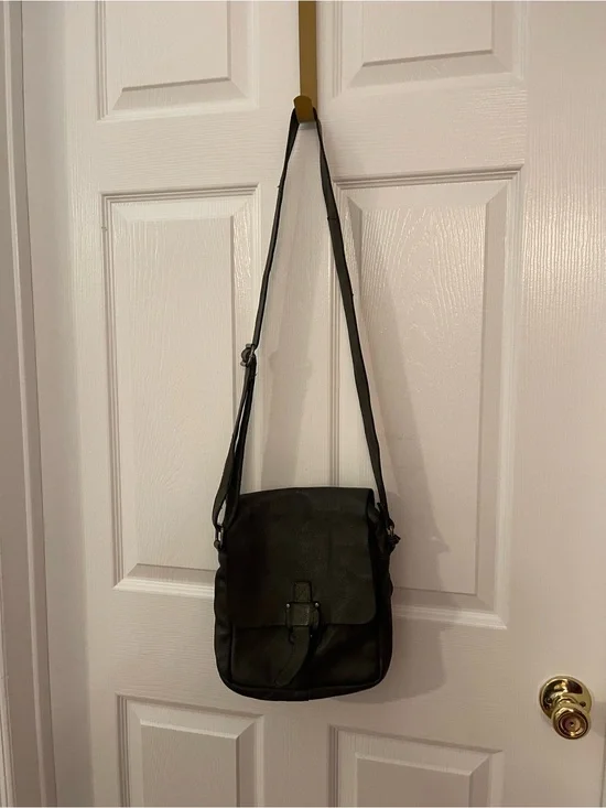 Men's Black Leather Messenger Crossbody Bag - Adjustable Strap