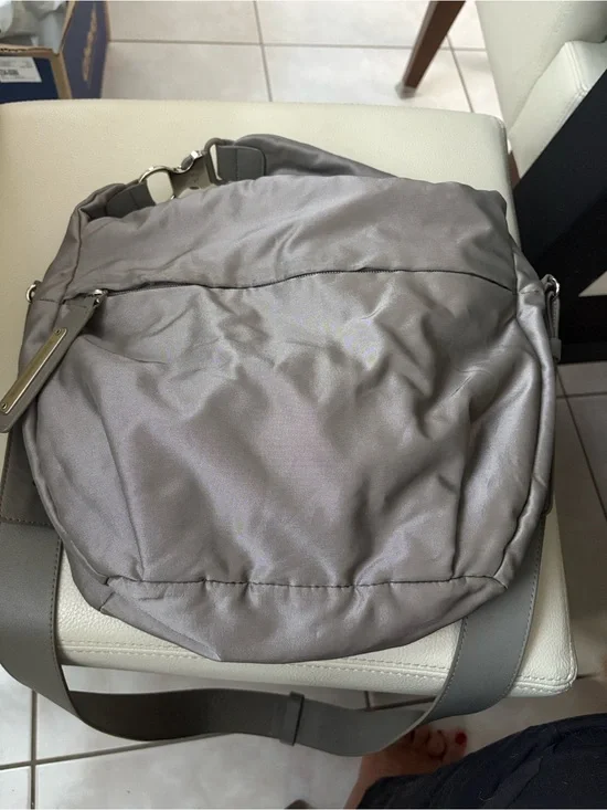 Women'sMandarin Duck  Gray Crossbody Bag