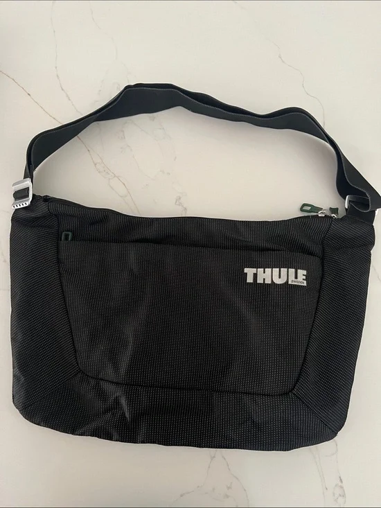 Thule Black Men's Messenger Bag with Adjustable Strap