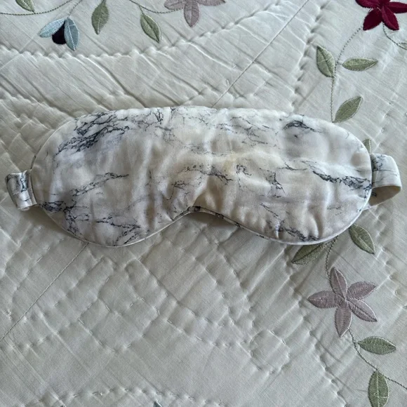 slip Marble Print Silk Sleep Mask in White and Gray