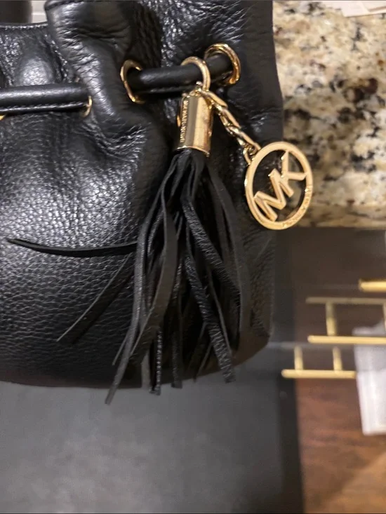 Michael Kors Black Pebbled Leather Messenger Bag with Gold Hardware/#035(6-20-26