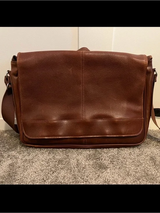 Wilsons Leather Executive Collection Brown Messenger Bag