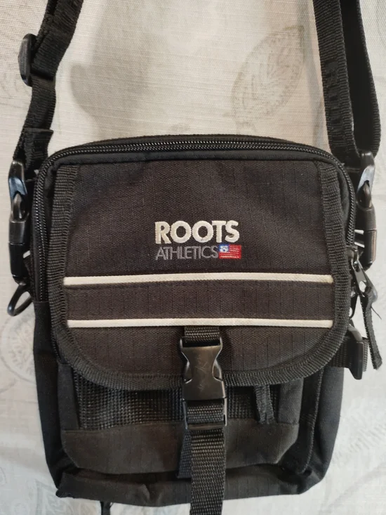 Roots Compact Black Crossbody/Messenger Bag