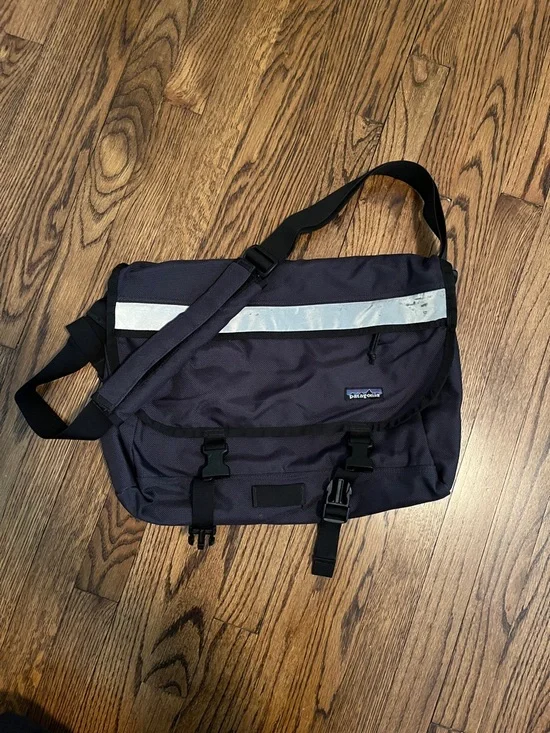 Vintage Patagonia Black Messenger Bag with Reflective Strip