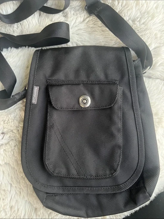 Columbia Black Men's Messenger Crossbody Bag
