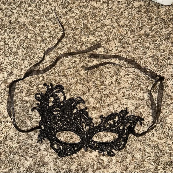 Elegant Black Lace Masquerade Mask