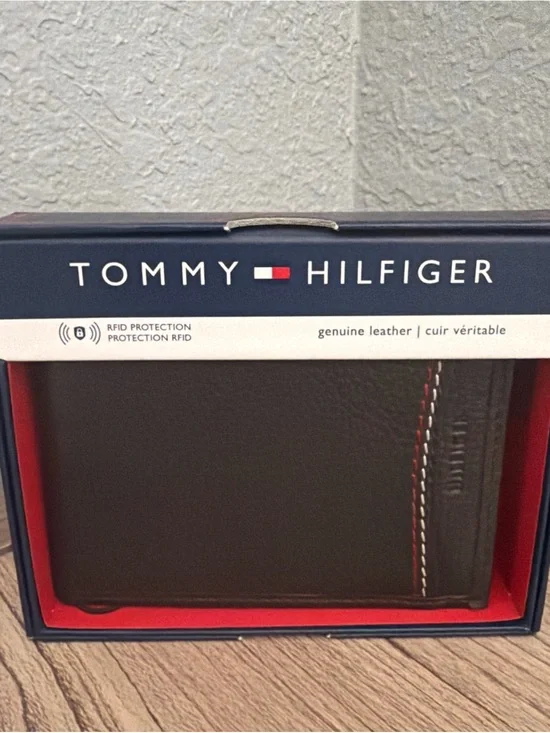 Tommy Hilfiger Brown Leather Bifold Wallet with Red & White Stitching New