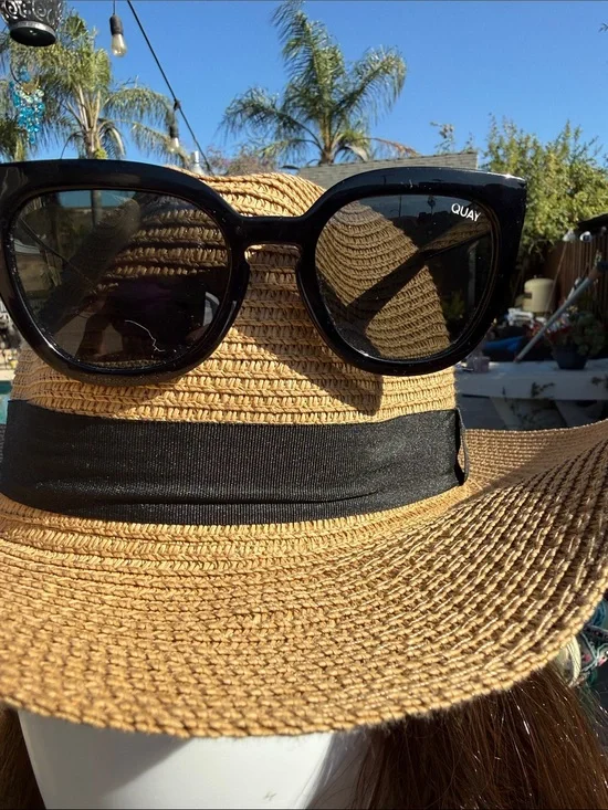 Quay New Polarized Black Cat Eye unisex sexy fun not too cat