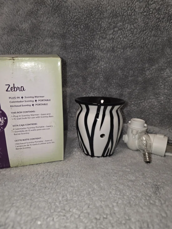 Scentsy Black and White Zebra Stripe Ceramic Plug-In Warmer