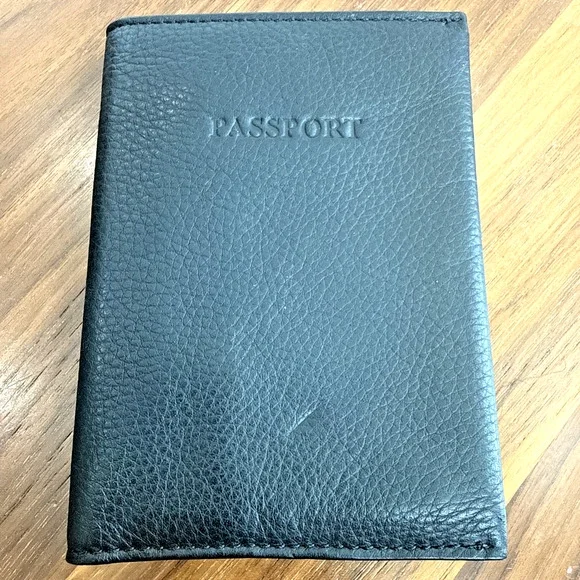 Kenneth Cole Reaction Men's Black Genuine Pebbled Leather Passport Wallet
