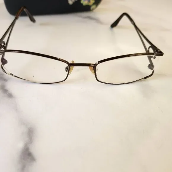 Reading eyeglasses curved metal frame