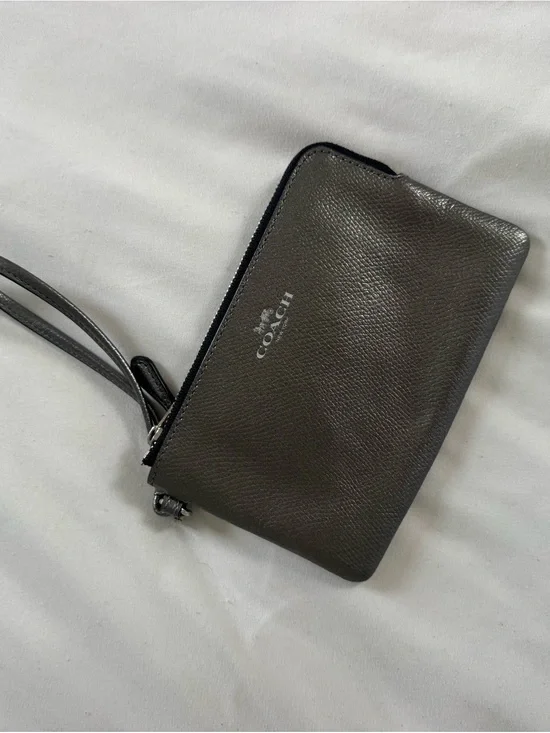 Coach women’s Metallic Grey Pebbled Leather Wristlet