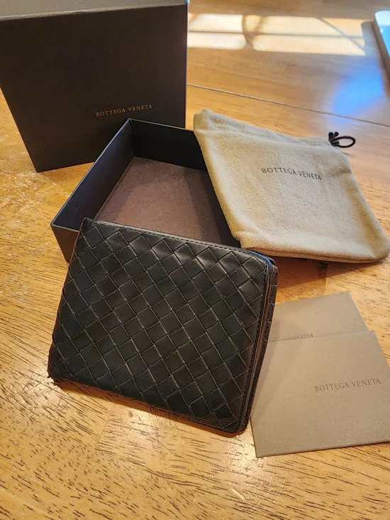 Bottega Veneta Intrecciato bifold wallet Dark Brown woven Leather Design