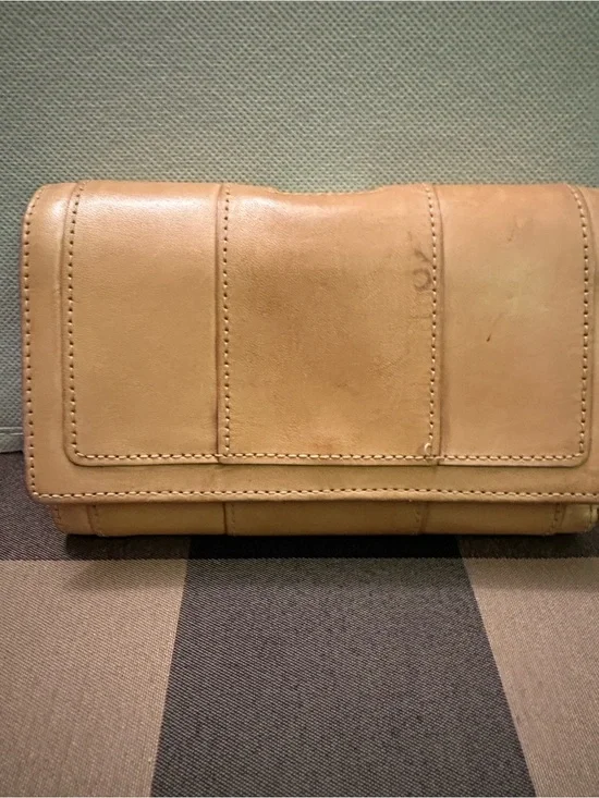 Classic Leather Woman’s Wallet - Tan
