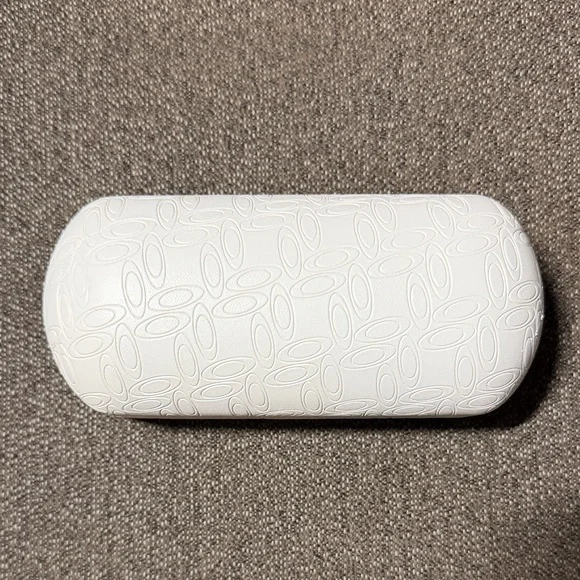 Oakley Sunglasses Hard Case. Excellent condition. Never used.