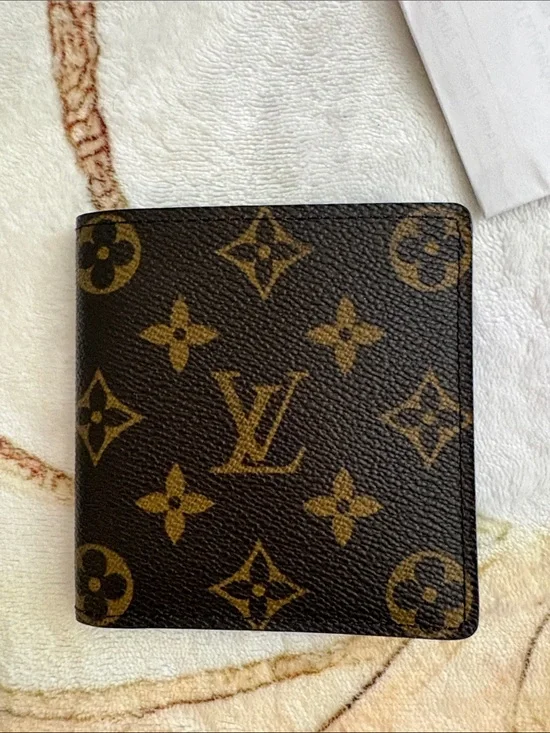 Louis Vuitton Monogram Canvas      Bi-Fold Wallet - Brown & Gold