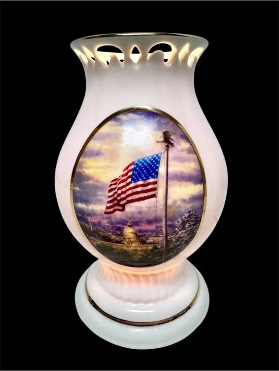 Thomas Kinkade Vintage 2005 American Pride Patriotic Hurricane Lamp Nightlight.