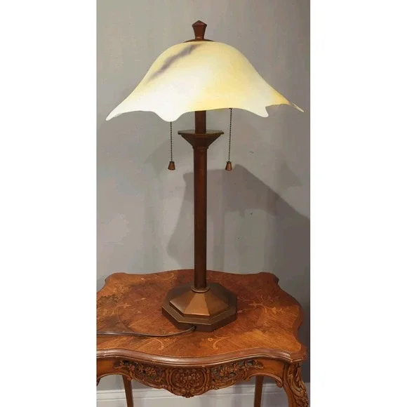 Tiffany Style Table Lamp With Glass Shade