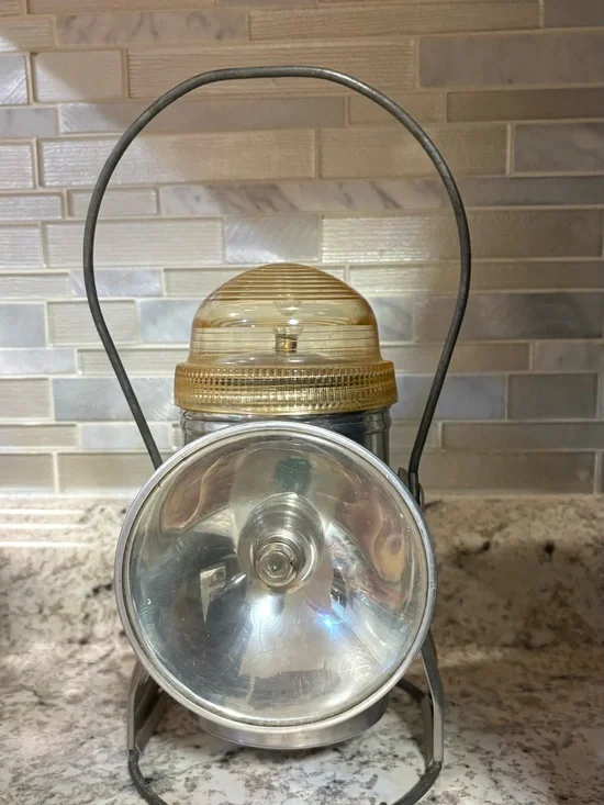 Vintage Ecolite DORCO RAILROAD LANTERN Model 200