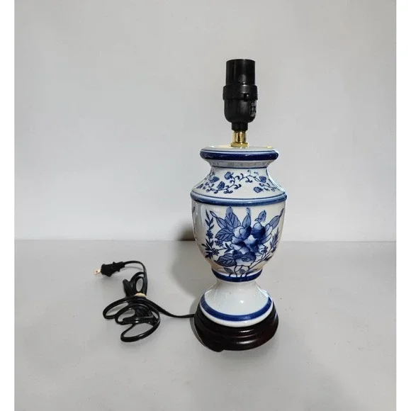 Vintage‎ 1998-99 Chinoiserie Ginger Jar Porcelain Blue White w/Rosewood Base