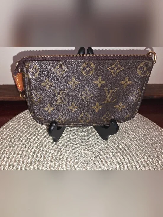 Pre-loved Authentic Louis Vuitton Monogram Mini Pochette Accessories