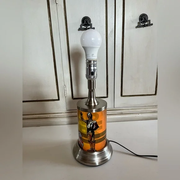 Star Wars table lamp with rolled metal plate of R2D2, C-3PO, BB8 & logo rare