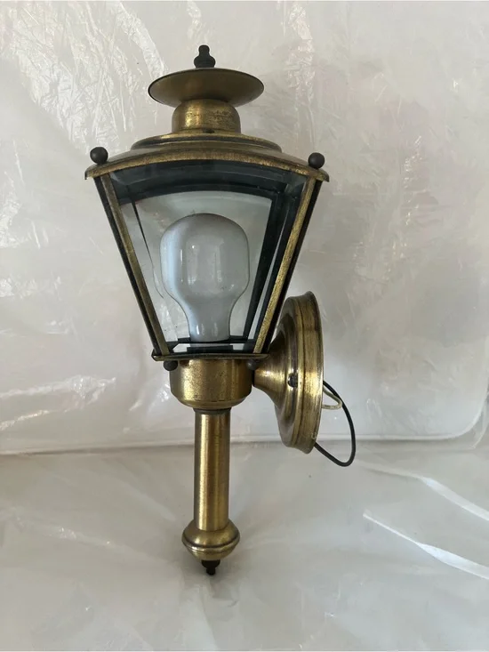 Traditional Brass Finish Wall Lantern Sconce - Gold Tone