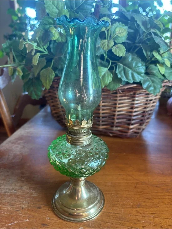 Vintage green diamond design glass  brass tone stand ruffled flue mini oil lamp