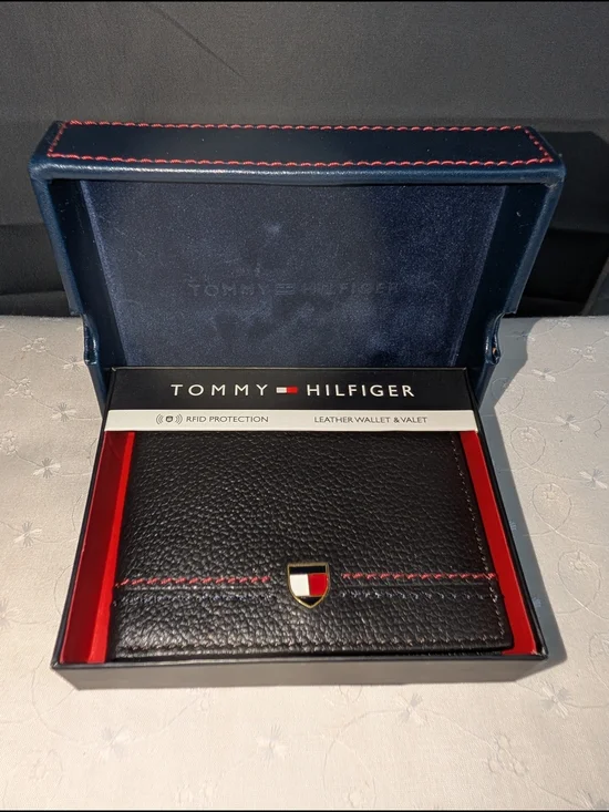 NIB Tommy Hilfiger Brown Leather Bifold Wallet with Red Stitching