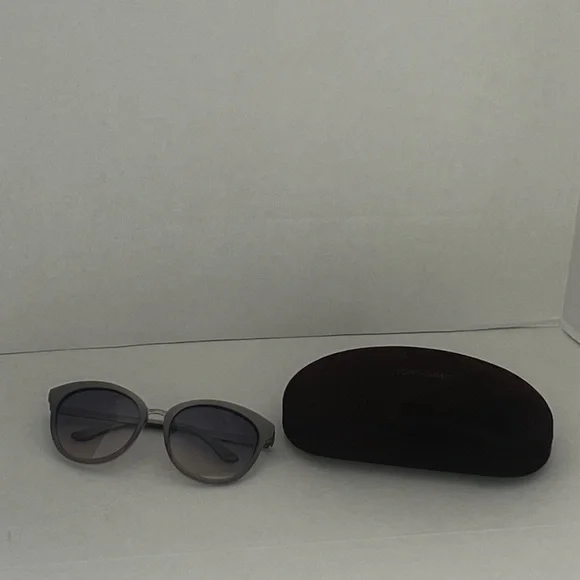 Tom Ford Emma TF 461 59B Grey‎ Sunglasses With Case.