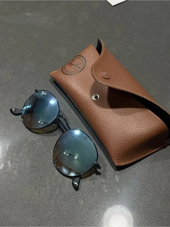 Ray-Ban Round Sunglasses with brown leather case