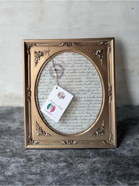 Wood Baroque-style photo frame by Euromarchi, Italy gold ornate oval opening NEW