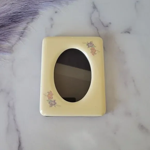 Vintage 90s picture frame floral cream pastel