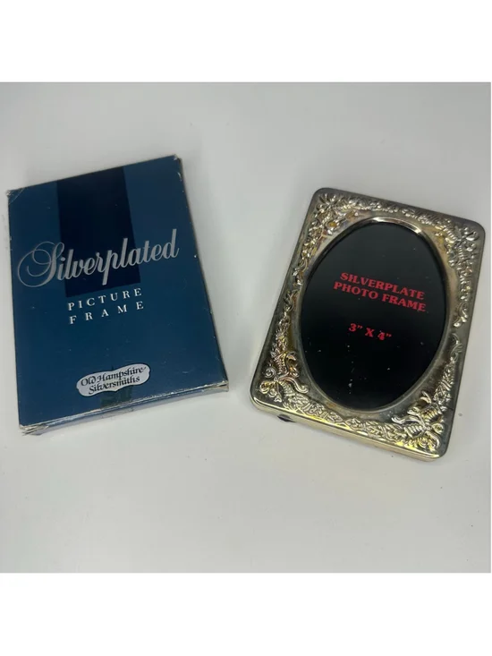 Vintage New in Box NIB Old Hampshire Silversmiths Silverplated 3x4 Picture Frame