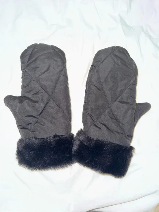 Black Quilted Mittens with Faux Fur Cuff