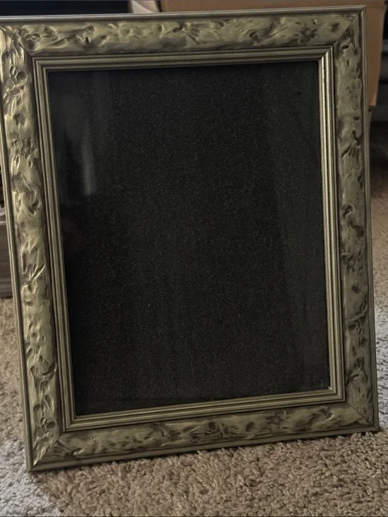Antique-Style Decorative Picture Frame in Aged Gold
