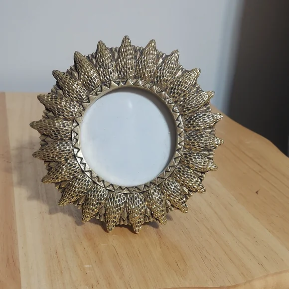 Vintage Sunburst Sunflower Picture Frame Gold Tone Ornate Round 6