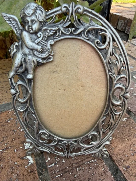 Home Accents Silver Cherub Oval Picture Frame