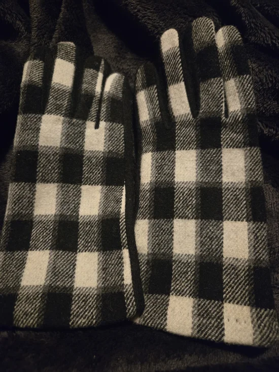 Black & White Buffalo Plaid Winter Gloves