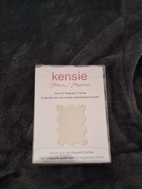 Kensie White Scalloped Magnetic Frames - Set of 5