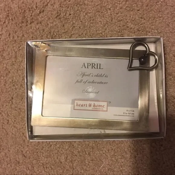 BRAND‎ NEW Month of April 4x6 picture frame