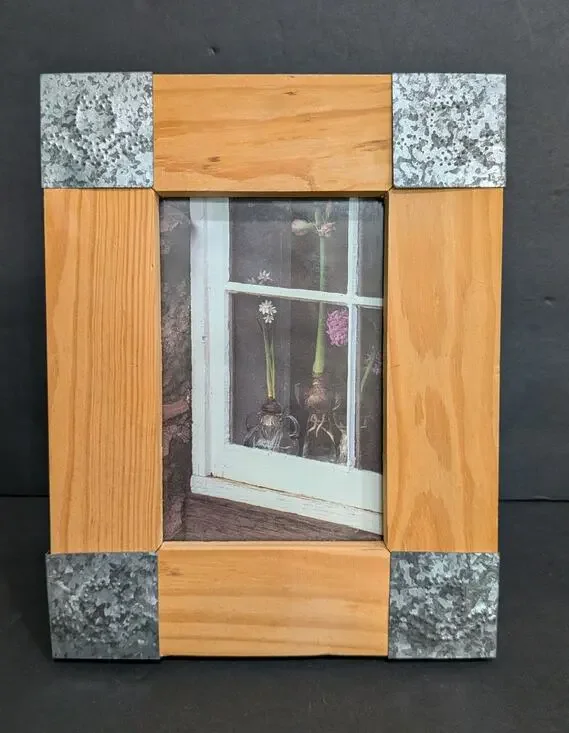 Rustic Farmhouse Wood Picture Frame 4x6 Galvanized Metal Punched Flower Corners