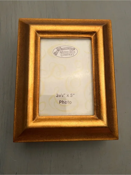 Vintage music box photo frame. The San Francisco Music Box Co. 3 1/2 x 5“