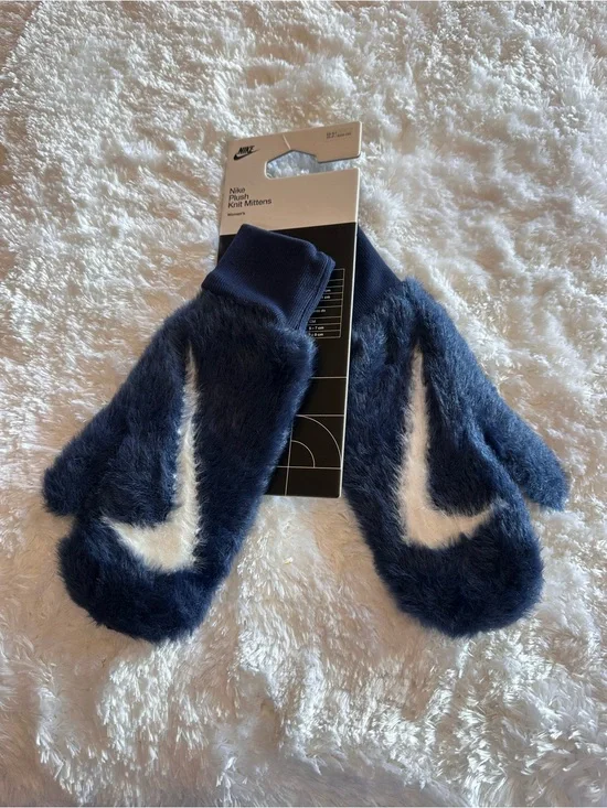 Nike Navy and White Fuzzy Knit Mittens