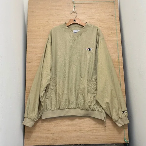 Reebok New England Patriots V-Neck Windshirt Tan Pullover XL 5590