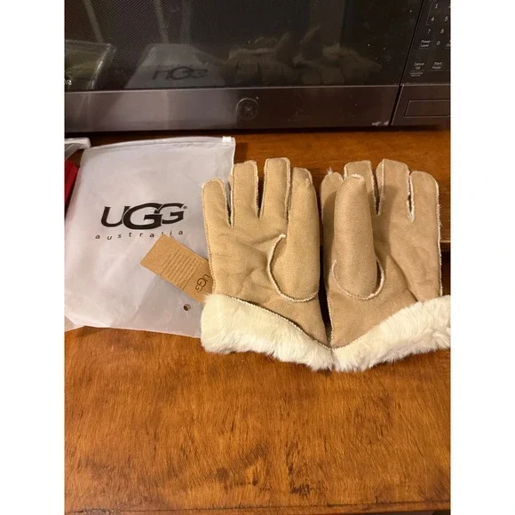 UGG Australia Shearling Gloves Chestnut Suede Sheepskin Fur Trim New‎ with Tags