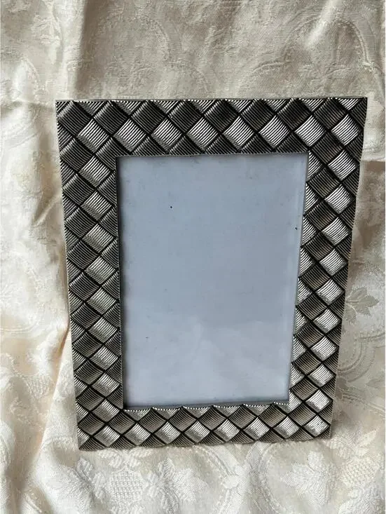 Vintage Silver Tone Geometric Photo Frame – 4x6 Inch Diamond Pattern Metal