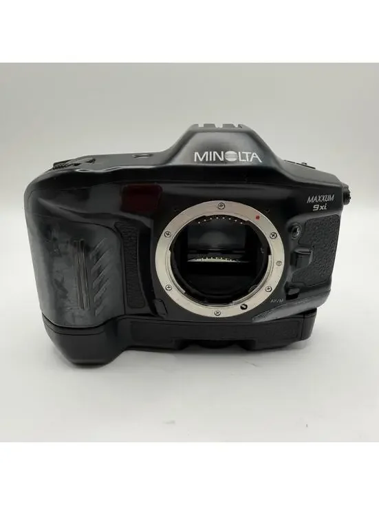 Minolta Camera Maxxum 9Xi 35mm SLR Film Camera Set Vintage